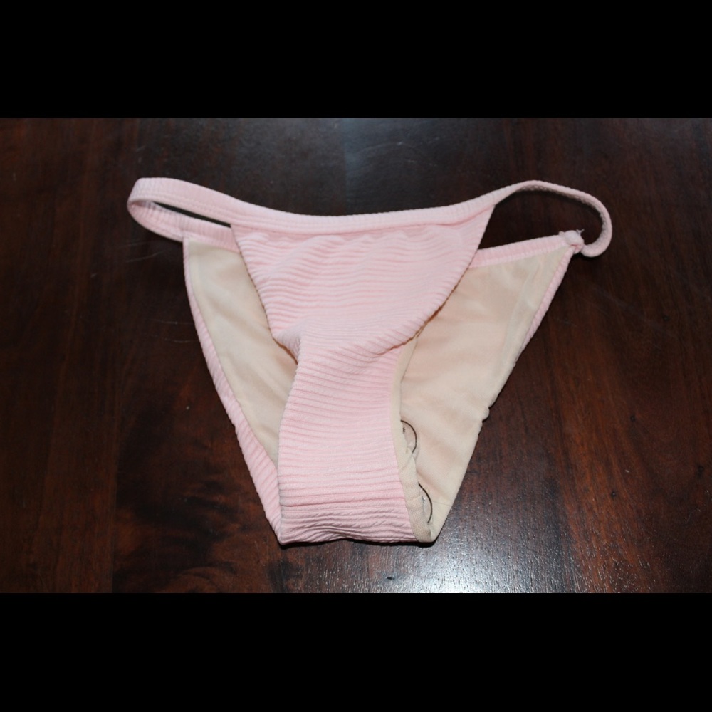 Bikini - Picture 4 of 6